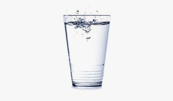 Wasser unterstützt die Hautfeuchtigkeit